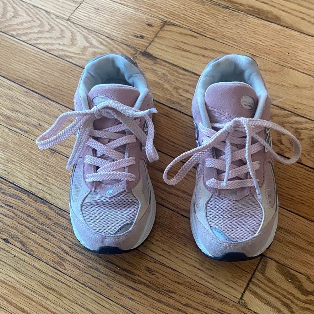 New Balance 2002R Kids Pink  shoes
